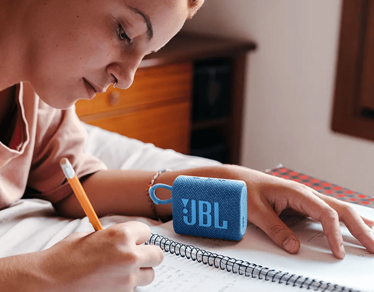 Caixa de Som JBL GO Eco, Ultraportátil, À Prova D'água, Azul - JBLGO3ECOBLU